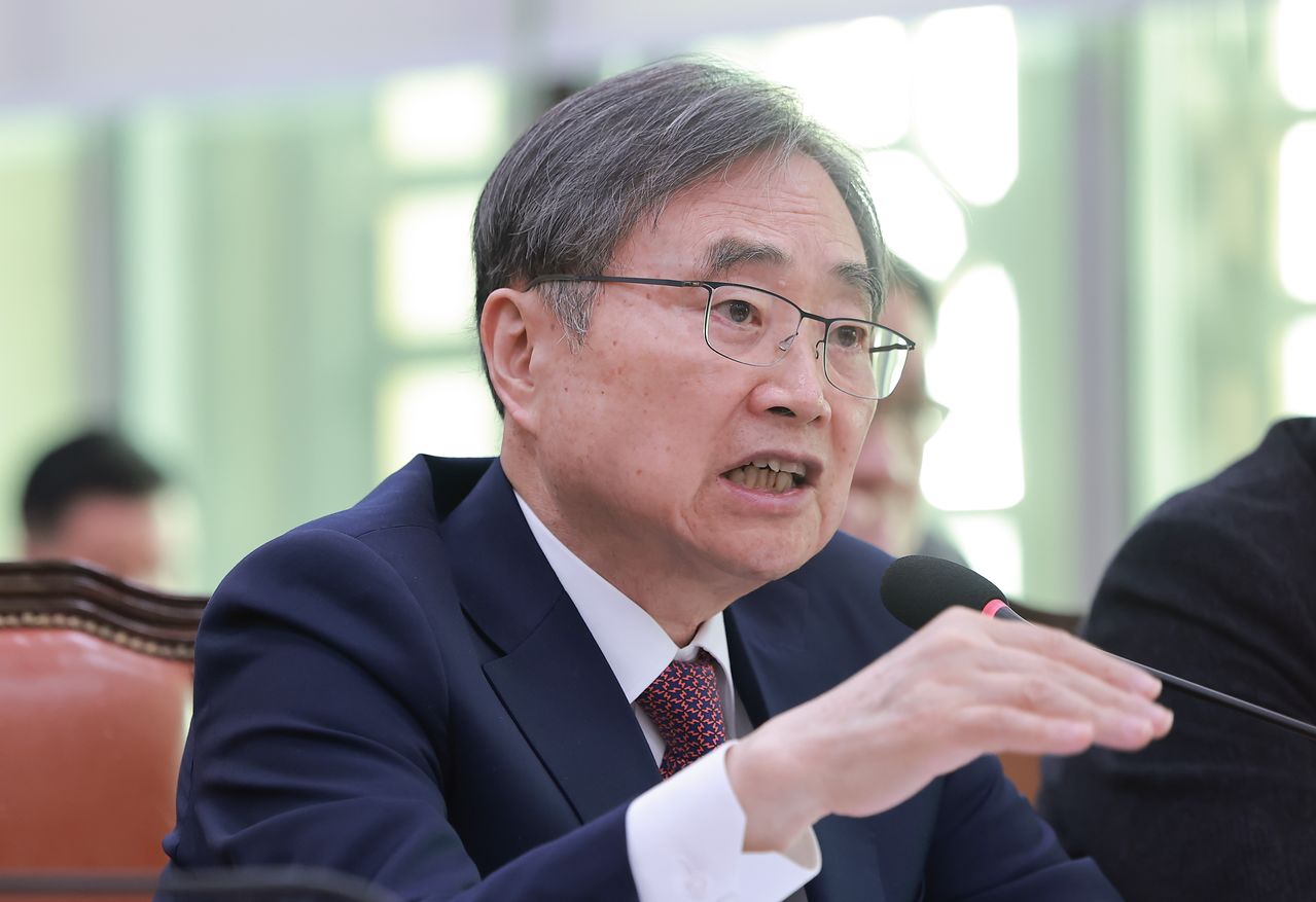 조현 외교부 장관이 17일 국회에서 열린 외교통일위원회 전체회의에서 의원 질의에 답하고 있다. 연합뉴스 