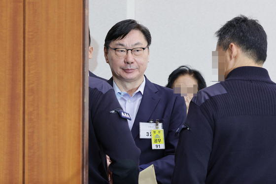 지난해 10월 서울 여의도 국회 법제사법위원회에서 열린 서울고등검찰청과 서울중앙지방검찰청 등에 대한 국정감사에 출석하는 이화영 전 경기도 평화부지사. 뉴스1