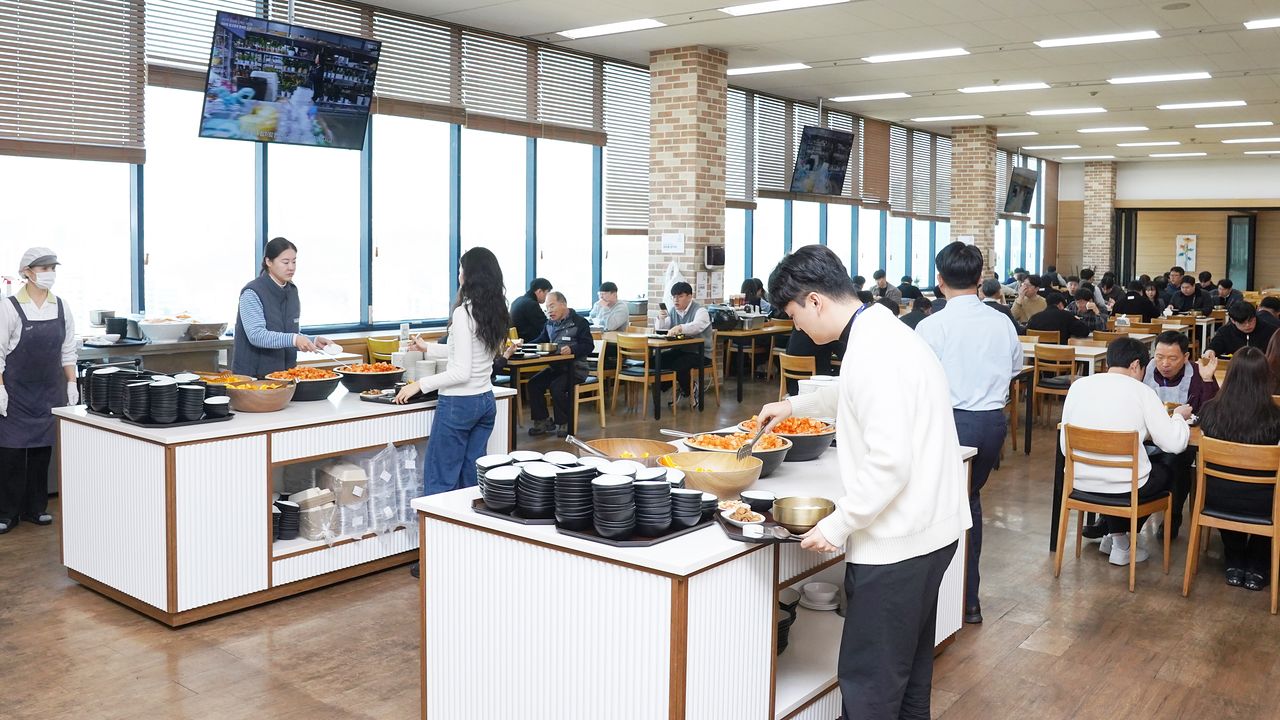 서울 서초구 동원그룹 본사 20층 맨 꼭대기층에 있는 구내식당. 사진 동원그룹 