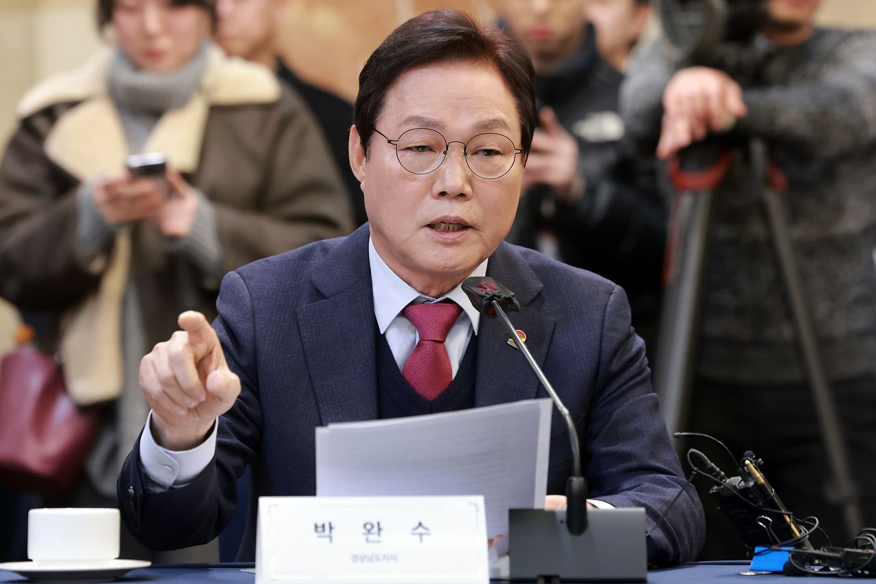 박완수 경남도지사가 지난달 2일 서울 여의도 켄싱턴호텔에서 열린 광역자치단체 통합 관련 시장·도지사 연석회의에 참석해 발언하고 있다. 뉴스1