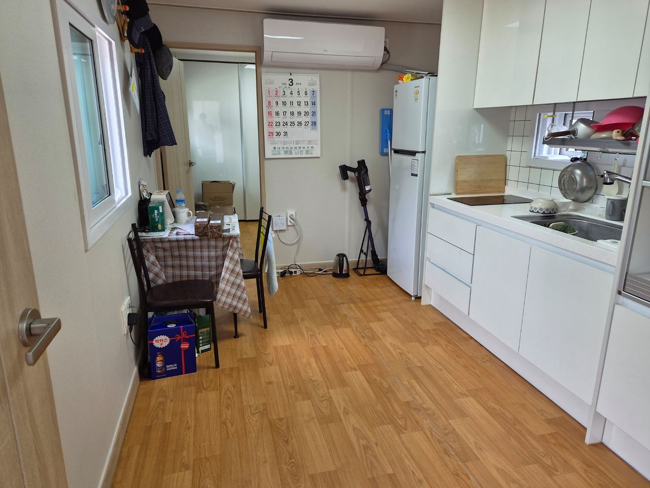 지난 16일 경북 안동시 일직면 명진2리 산불 이재민 임시조립주택 주거단지 내 한 주택 내부 모습. 김정석 기자