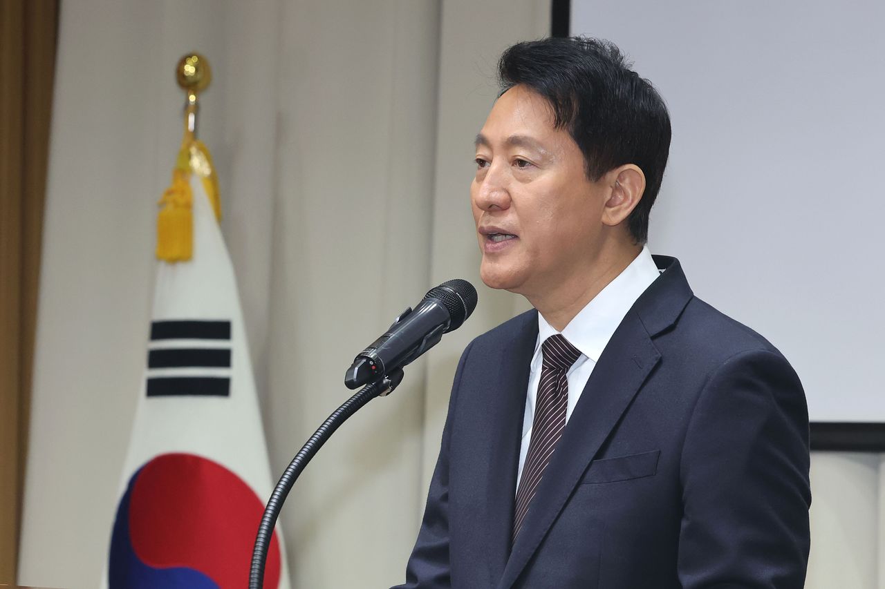 오세훈 서울시장이 16일 오전 서울시청에서 열린 강북횡단 지하도시고속도로 건설 민·관·학 정책협의체 발족식에 참석해 인사말을 하고 있다. 뉴스1