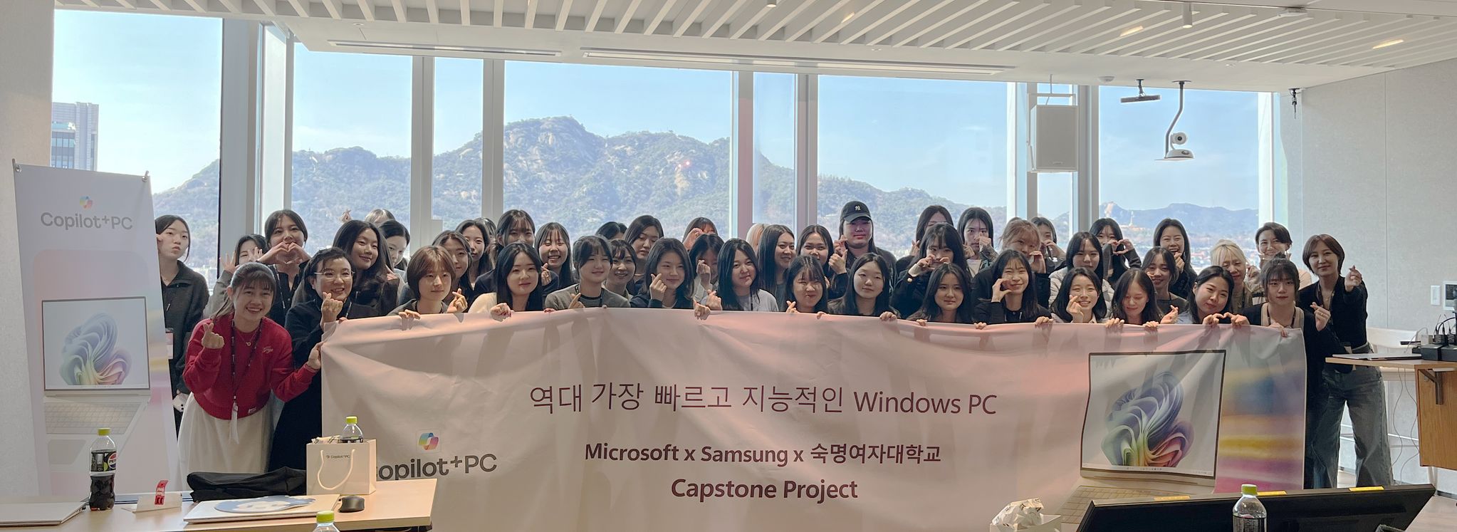 숙명여자대학교 경영학부 학생들이 기업연계형 캡스톤디자인 과목을 통해 3월 13일(금) 서울시 종로구 한국마이크로소프트 본사를 방문했다.