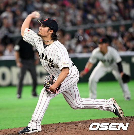 [OSEN=도쿄(일본), 손용호 기자] 7일 일본 도쿄돔에서 2026 월드베이스볼클래식(WBC) 조별리그 C조 대한민국과 일본의 경기가열렸다.4회초 일본 이토가 역투하고 있다. 2026.03.07/spjj@osen.co.kr