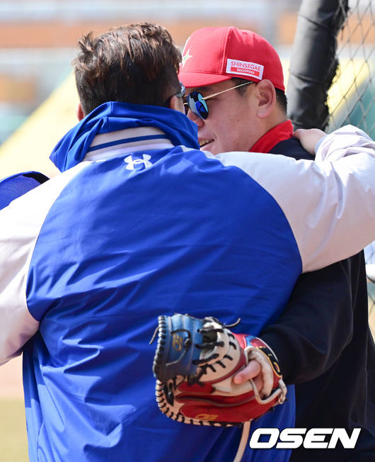 최형우와 반갑게