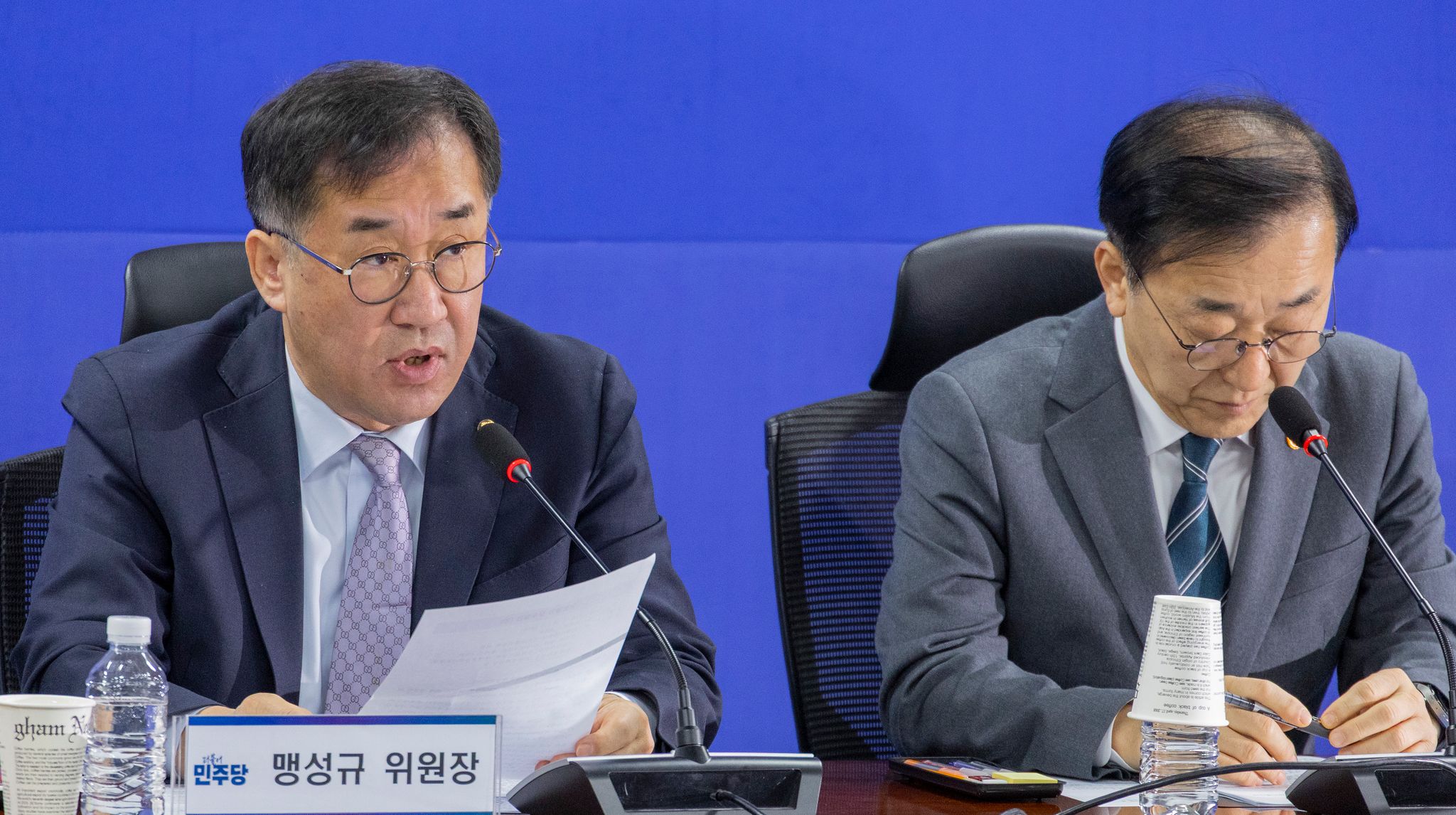 맹성규 국회 국토교통위원회 위원장이 18일 국회 의원회관에서 열린 국토부-국토해양위 당정 협의에서 인사말을 하고 있다. 연합뉴스