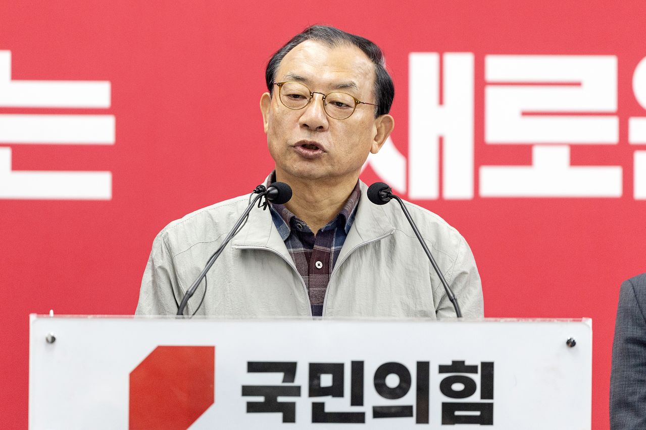 이정현 국민의힘 공천관리위원장이 16일 서울 여의도 중앙당사에서 김영환 충북도지사 컷오프(공천배제) 관련 브리핑을 하고 있다.뉴스1