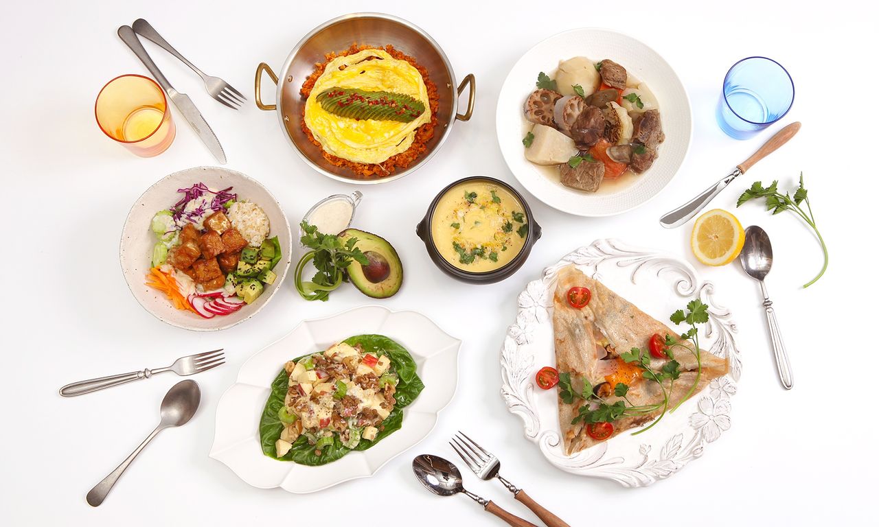 윤지아 셰프가 지글지글클럽 클래스를 통해 공개하는 건강 메뉴들. 혈당 스파이크를 막는 조리법과 장내 미생물 활성화에 초점을 맞춘 식재료 조합으로 미식과 건강을 모두 잡았다. 사진 지글지글클럽 