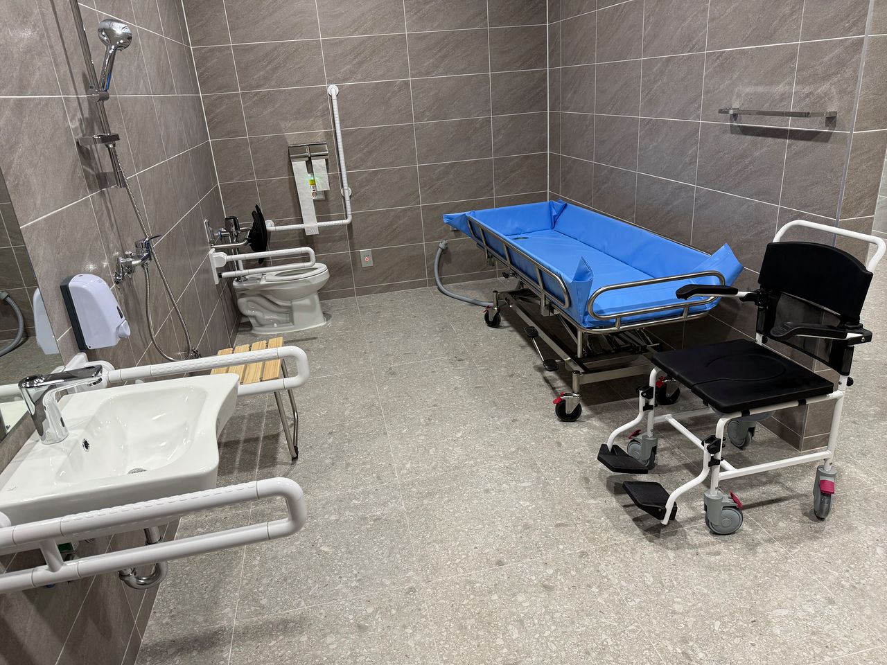 와상 장애인도 이용할 수 있는 화장실.  사진 서울시