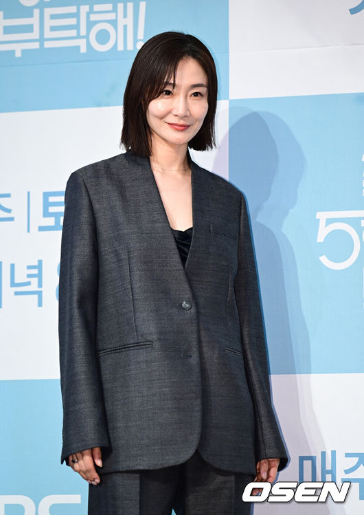 [OSEN=김성락 기자] 22일 오후 서울 구로구 라마다 신도림 호텔에서 KBS2 새 수목드라마 '독수리 5형제를 부탁해!' 제작발표회가 열렸다. 이날 행사에는 최상열 감독, 배우 엄지원, 안재욱, 최대철, 김동완, 윤박, 이석기, 박효주, 유인영이 참석했다. 배우 박효주가 포즈를 취하고 있다. 2025.01.22 / ksl0919@osen.co.kr