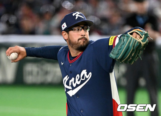 [OSEN=도쿄(일본), 손용호 기자] 9일 일본 도쿄돔에서 월드베이스볼클래식(WBC) 조별리그 C조 한국과 호주의 경기가열렸다.C조는 일본이 3승으로 조 1위를 확정, 8강에 진출했다. 호주가 2승 1패, 대만이 2승 2패, 한국이 1승 2패, 체코는 3패다.한국 WBC 대표팀이 8강에 진출하려면 호주에 2점 이하로 실점하면서 5점 차 이상으로 승리해야만 한다.7회말 한국 데인 더닝이 역투하고 있다. 2026.03.09/spjj@osen.co.kr