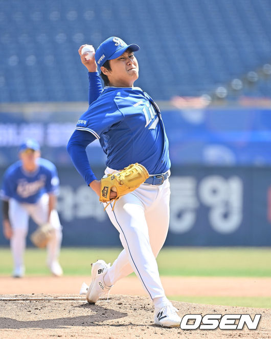 [OSEN=창원, 이석우 기자] 19일 창원NC파크에서 2026 신한 SOL KBO 리그 시범경기 NC 다이노스와 삼성 라이온즈의 경기가 열렸다. 홈팀 NC는 토다가, 방문팀 삼성은 이승현이 선발 출전했다. 삼성 라이온즈 선발투수 이승현이 역투하고 있다. 2026.03.19 / foto0307@osen.co.kr