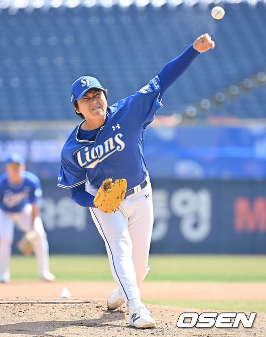 [OSEN=창원, 이석우 기자] 19일 창원NC파크에서 2026 신한 SOL KBO 리그 시범경기 NC 다이노스와 삼성 라이온즈의 경기가 열렸다. 홈팀 NC는 토다가, 방문팀 삼성은 이승현이 선발 출전했다. 삼성 라이온즈 선발투수 이승현이 역투하고 있다. 2026.03.19 / foto0307@osen.co.kr