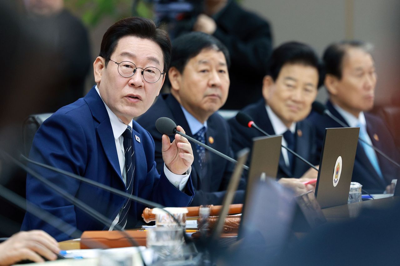 이재명 대통령이 17일 정부세종청사에서 열린 국무회의에서 발언하고 있다. [뉴시스]