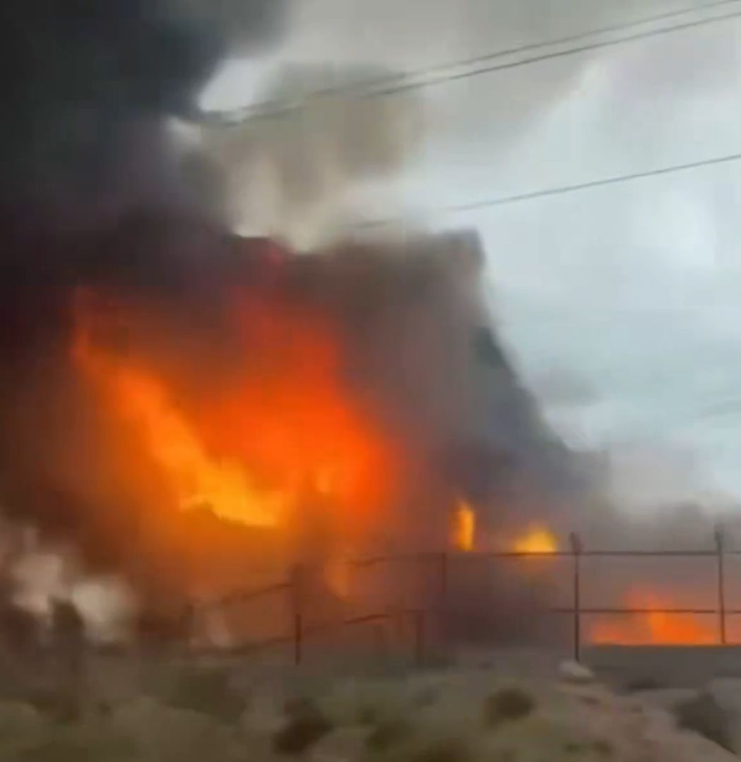 18일(현지시간) 이란 남부 사우스파르스 가스전과 아살루예 정제시설이 이스라엘의 공격을 받아 불길에 휩싸인 모습. 사진 엑스 캡처