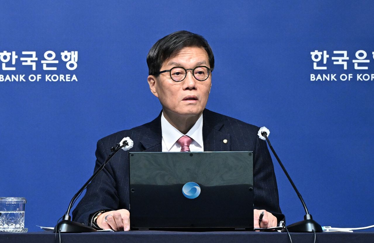 이창용 한국은행 총재가 26일 서울 중구 한국은행에서 열린 금융통화위원회 본회의를 마치고 기자간담회에 참석해 발언하고 있다. [사진공동취재단] 2026.02.26.