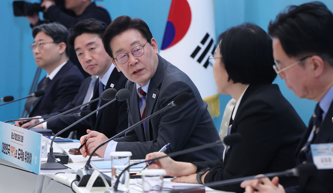 이재명 대통령이 20일 청와대 본관에서 열린 중소기업인과의 대화에서 발언하고 있다.[청와대사진기자단]