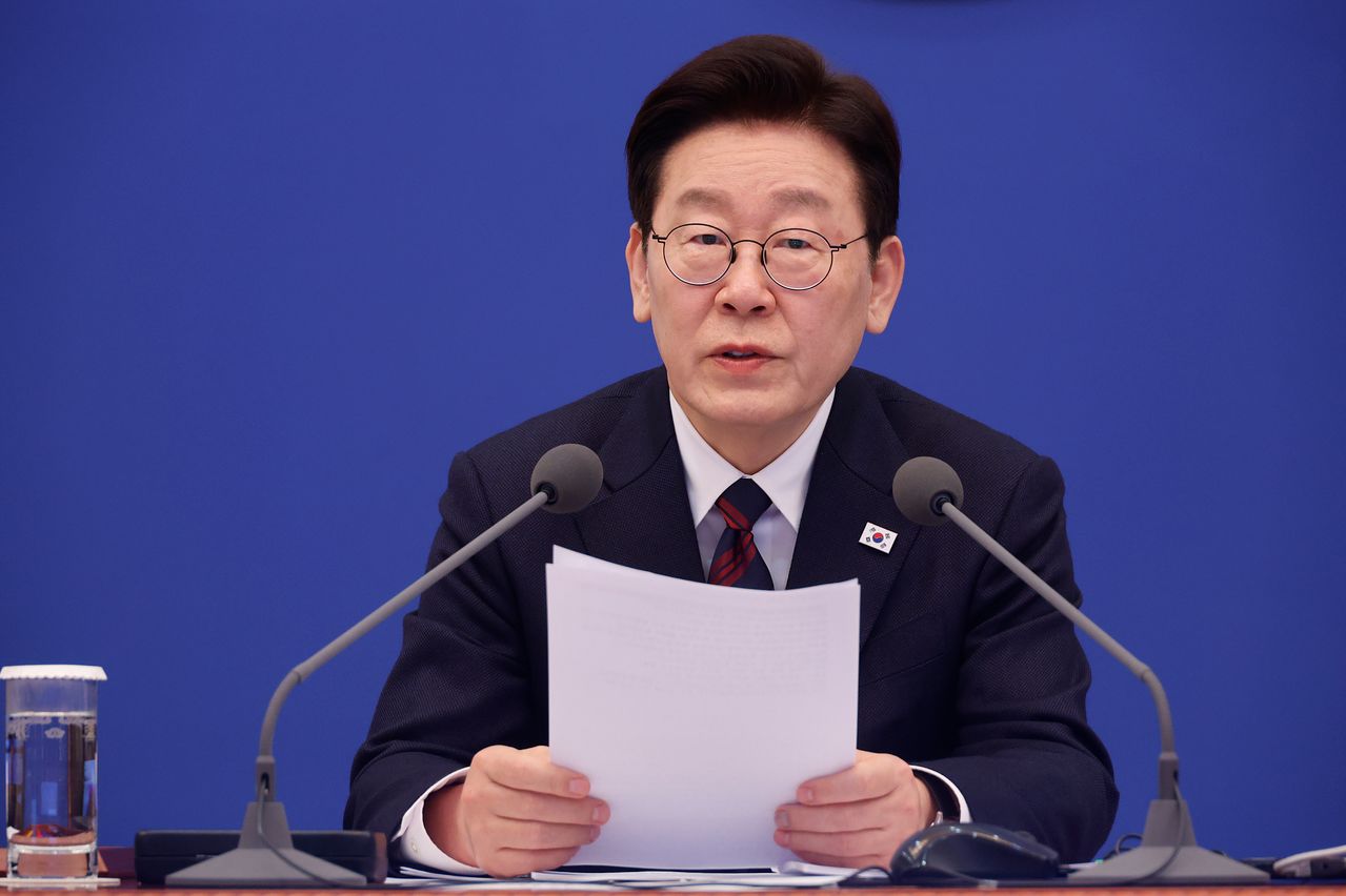 이재명 대통령이 지난 19일 청와대 본관에서 열린 수석·보좌관 회의에서 모두발언을 하고 있다. 청와대사진기자단