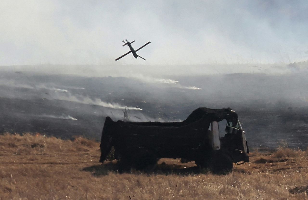 노동신문은 20일 김정은 국무위원장이 전날 "인민군 수도방어군단직속 평양 제60훈련기지를 방문해 보병, 땅크(탱크)병구분대들의 협동공격전술연습을 참관했다"고 보도했다. 사진은 훈련에 동원된 공격무인기가 표적을 공격하는 모습. 노동신문, 뉴스1