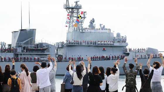 아덴만 해역으로 떠나는 양만춘함. 연합뉴스