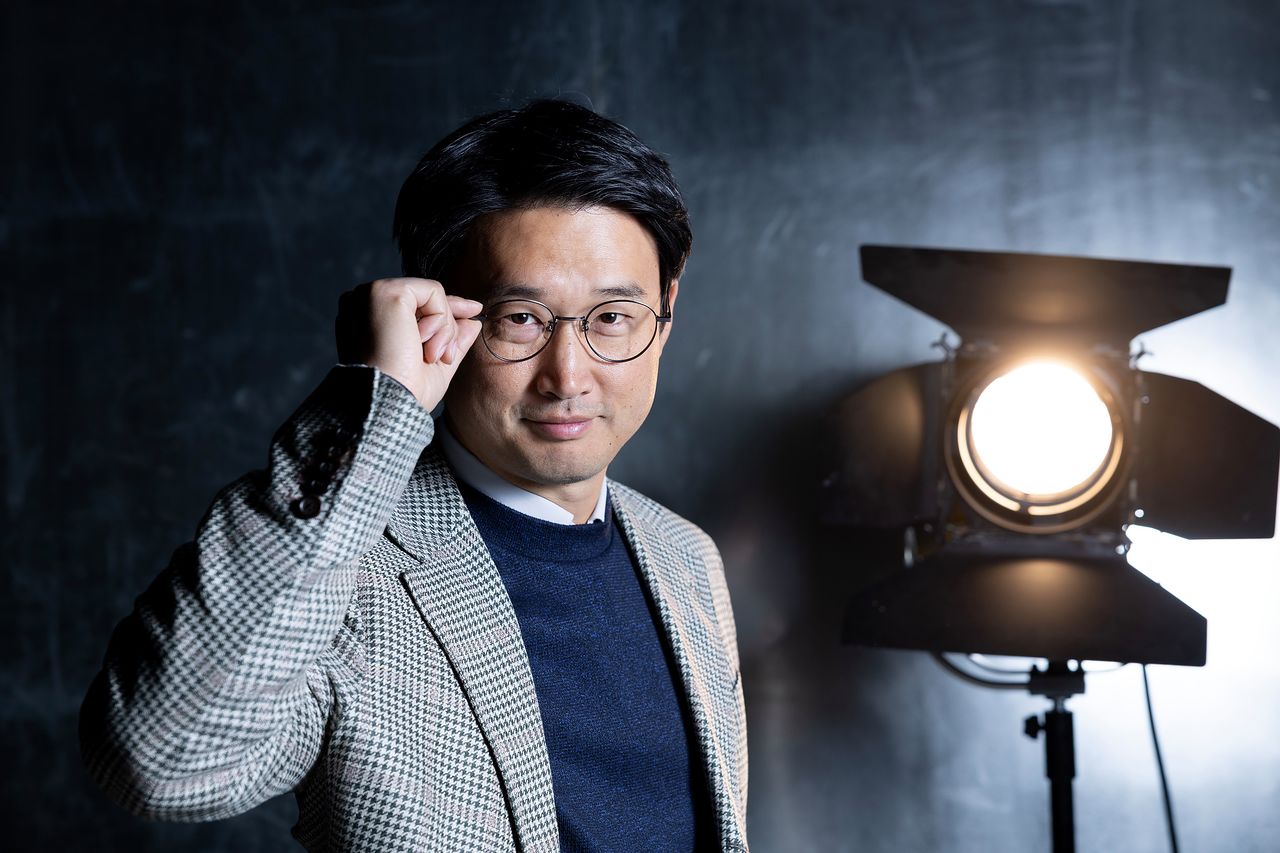 협상·대화 전문가 류재언 변호사를 지난달 27일 서울 상암동 중앙일보에서 만났다. 벤처캐피털 그래비티벤처스의 공동창업자이기도 한 그는 스타트업 투자나, 의뢰인을 변호하는 일 모두 사람에 대한 신뢰가 기본이라고 말했다. 전민규 기자