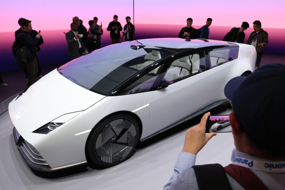 지난해 1월 미국 라스베이거스에서 열린 '소비자가전쇼(CES)'에서 공개된 혼다의 '제로 시리즈' 전기차 모델. 혼다가 전기차 프로젝트를 포기하면서 이 차는 결국 출시되지 않았다. 연합뉴스