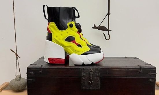 옛 것과 요즘 것을 함께 진열하는 방식으로 고미술품에 대한 접근성을 높였다. 사진 호박 포크 아트 갤러리