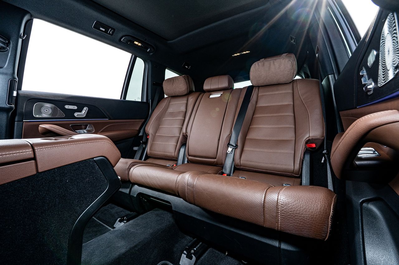  메르세데스-벤츠 GLS 580 뒷좌석.