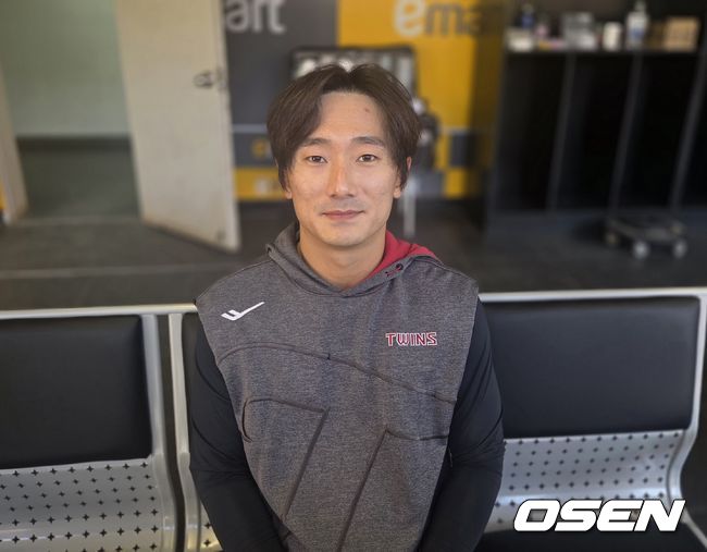 [OSEN=인천, 한용섭 기자] 월드베이스볼클래식(WBC)에 출전하고 복귀한 프로야구 LG 트윈스 신민재가 19일 인천 SSG랜더스필드에서 시범경기를 앞두고 취재진과 인터뷰를 하고 있다. /orange@osen.co.kr