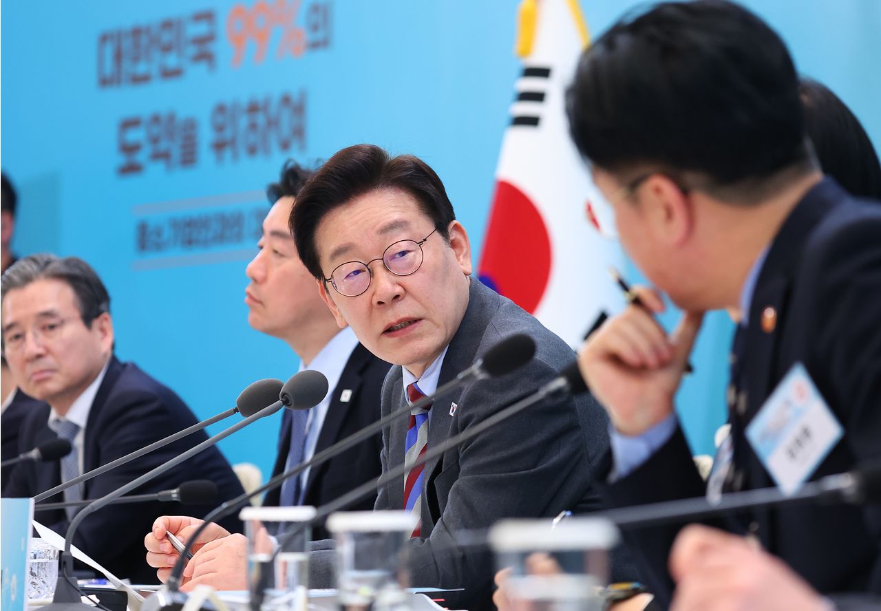 이재명 대통령이 지난 20일 청와대 영빈관에서 열린 중소기업인과의 대화에서 발언하고 있다.연 합뉴스