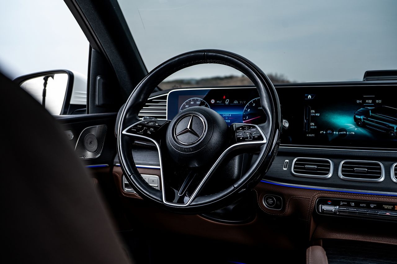  메르세데스-벤츠 GLS 580. 