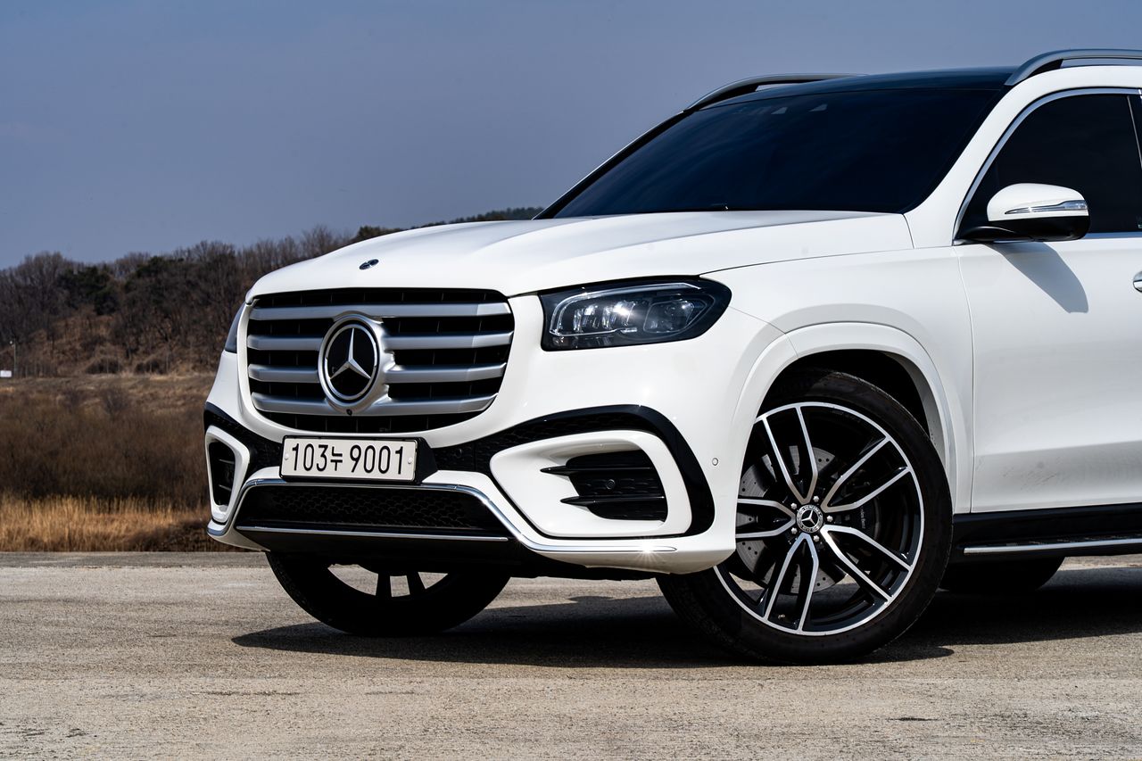  메르세데스-벤츠 GLS 580. 