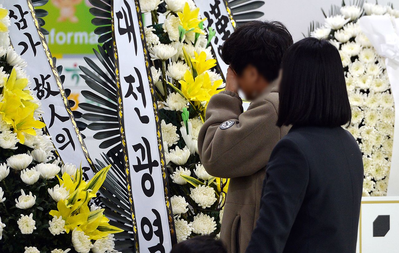 22일 오후 대형화재로 많은 인명 피해가 발생한 대전 안전공업 화재 희생자 합동분향소가 마련된 대전시청에는 고인을 추모하는 조문객의 발길이 이어지고 있다. 김성태 객원기자