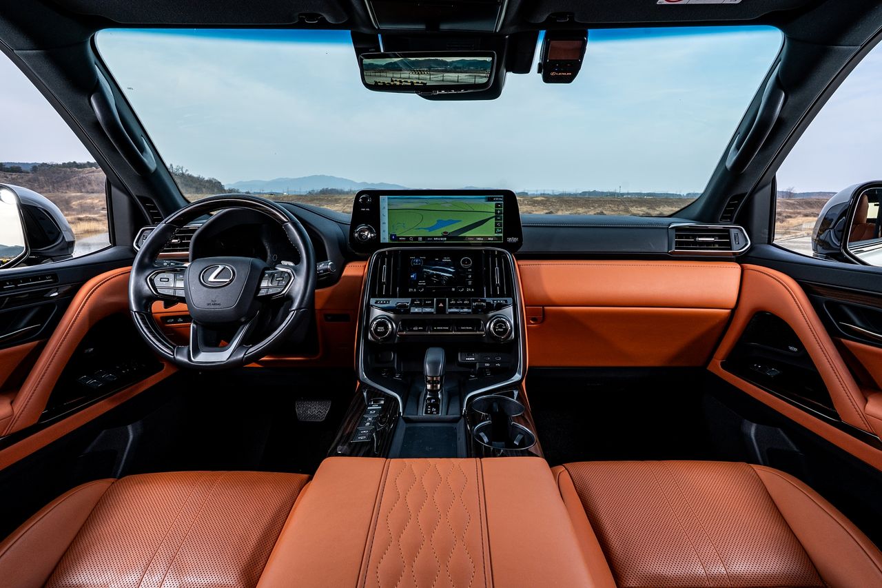  렉서스 LS 700h.