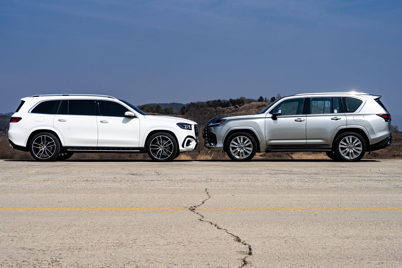 메르세데스-벤츠 GLS 580(왼쪽)과 렉서스 LS 700h.