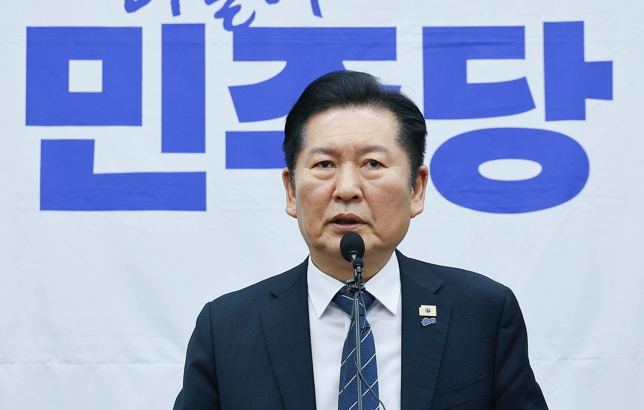 정청래 더불어민주당 대표가 지난 19일 국회에서 열린 의원총회에서 발언하고 있다. 임현동 기자