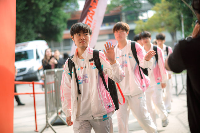 라이엇 게임즈 플리커.