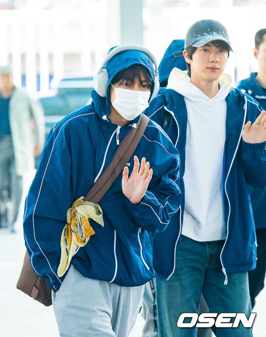 피곤함 잊고 아미 향해 다정한 인사 (사진=박준형 기자)