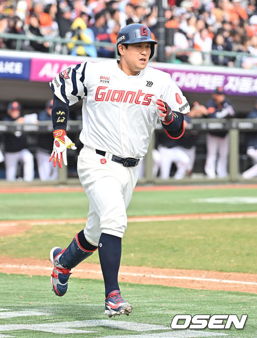 [OSEN=부산, 이석우 기자] 롯데 자이언츠 유강남 077 2026.03.22 / foto0307@osen.co.kr