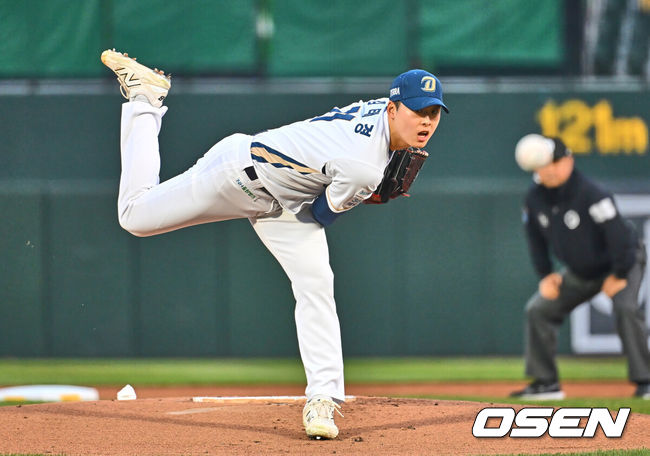 [OSEN=부산, 이석우 기자] 11일 부산 사직야구장에서 2025 신한 SOL 뱅크 KBO 리그 롯데 자이언츠와 NC 다이노스의 경기가 열린다. 주말 3연전 동안 NC 다이노스가 창원NC파크 대신 사직야구장을 홈구장으로 사용한다. 홈팀 NC는 김태경, 방문팀 롯데는 박세웅이 선발 출전 했다.NC 다이노스 선발 투수 김태경이 역투하고 있다. 2025.04.11 / foto0307@osen.co.kr