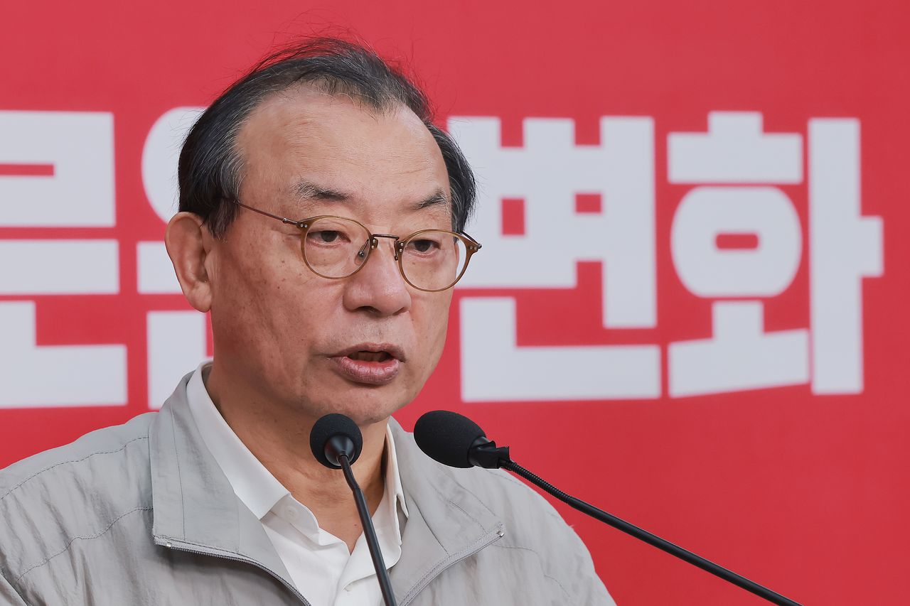 국민의힘 이정현 공천관리위원장이 22일 서울 영등포구 여의도 중앙당사에서 대구시장 후보와 관련해 브리핑하고 있다. 이 위원장은 이날 주호영·이진숙 예비후보를 컷오프했다고 밝혔다. 연합뉴스