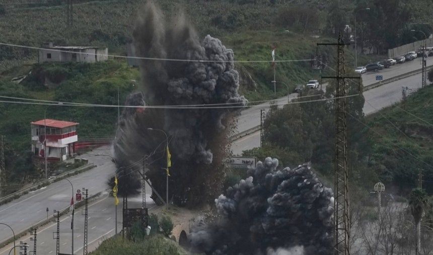 레바논 카스미야 다리 피격 자료사진. AP=연합뉴스