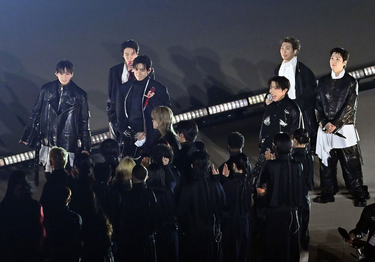 그룹 방탄소년단(BTS)이 21일 서울 광화문 광장에서 무료 복귀 공연 'BTS 컴백 라이브: 아리랑'(BTS THE COMEBACK LIVE ARIRANG)을 펼쳤다. 뉴스1
