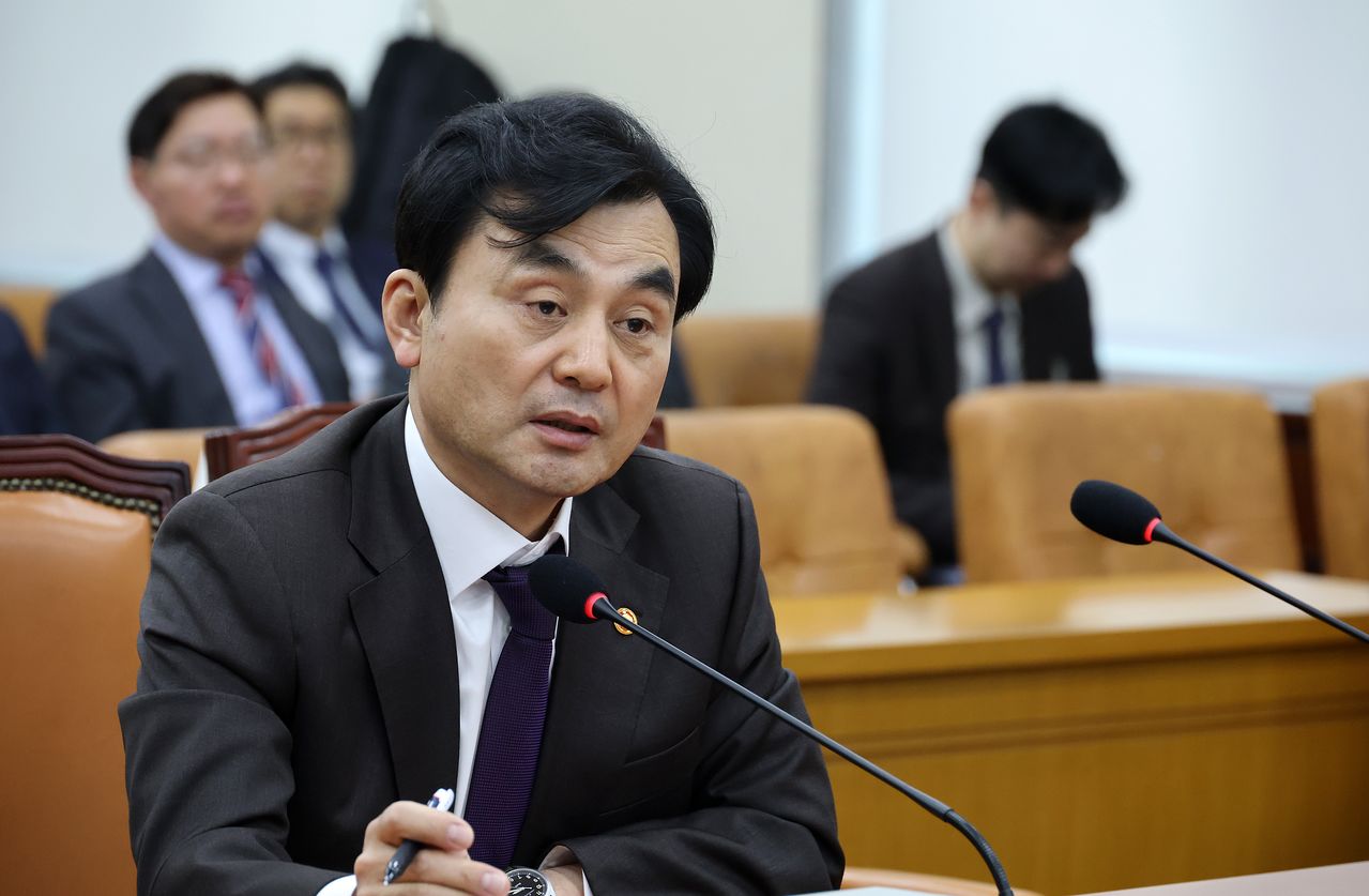 안규백 국방부 장관이 24일 국회에서 열린 국방위원회 전체회의에서 의원 질의에 답하고 있다. 연합뉴스