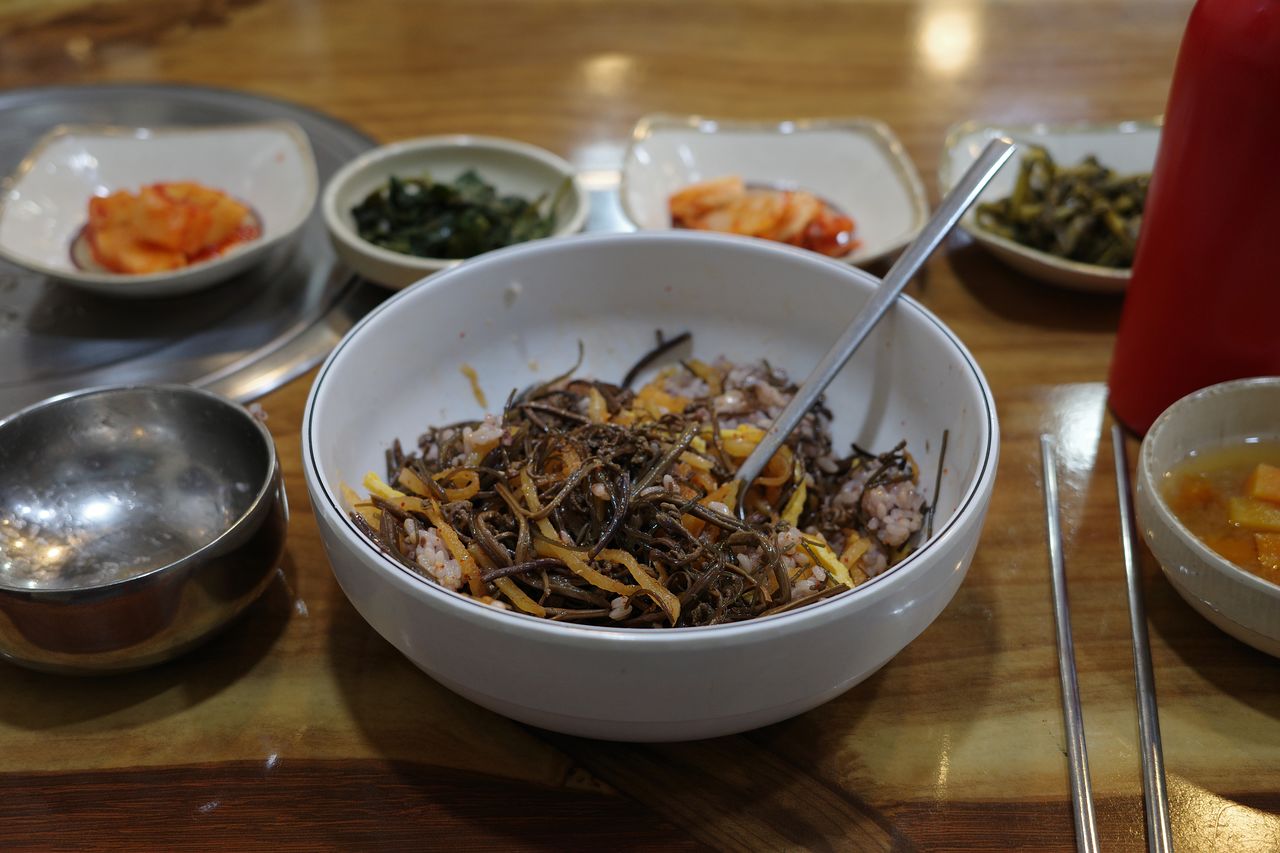 봄 고사리 비빔밥. [사진 제주관광공사]