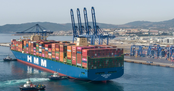 스페인 알헤시라스 터미널에 정박한 HMM 컨테이너선. 연합뉴스