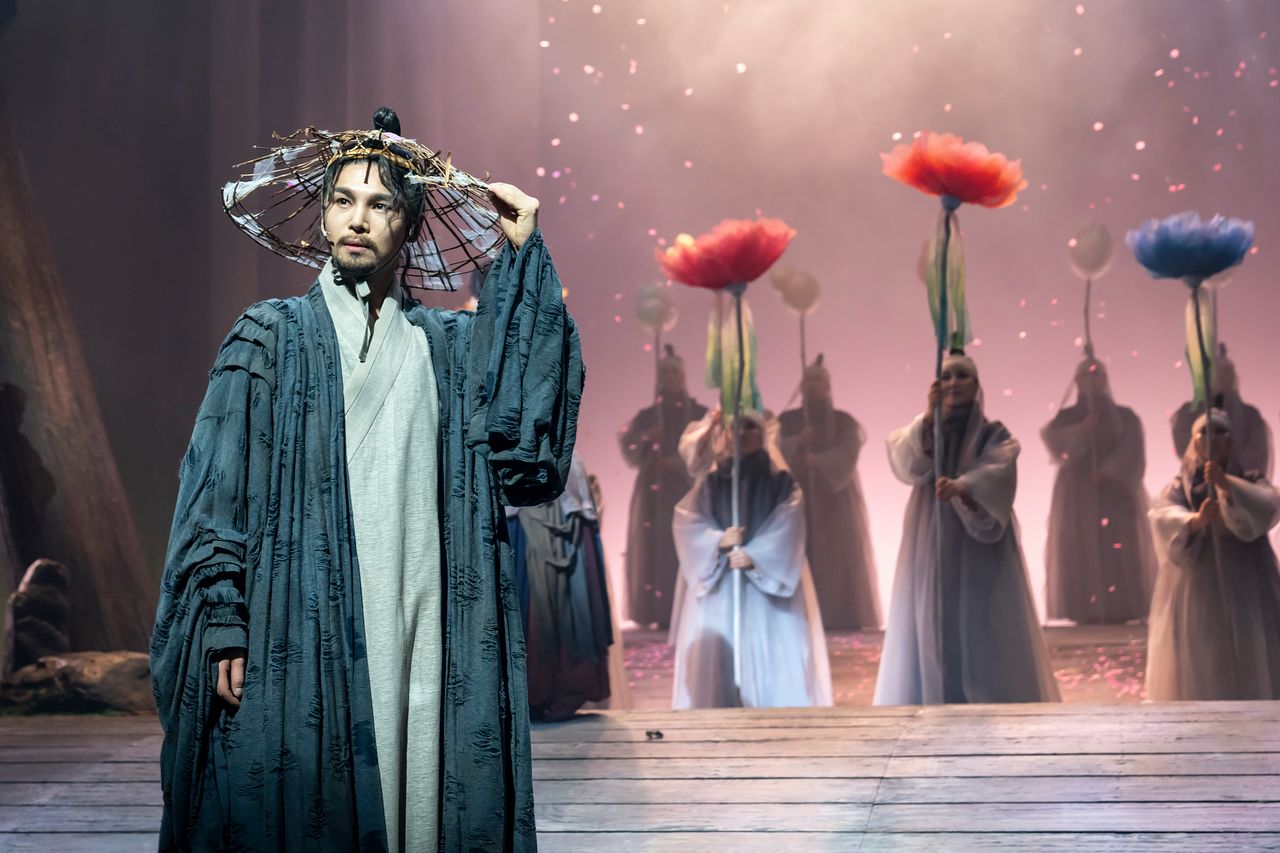 창극 '보허자'에서 '나그네'를 연기하는 김준수. 사진 국립극장