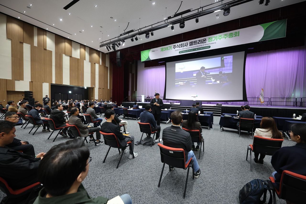 서정진 셀트리온그룹 회장이 24일 인천 송도에서 열린 셀트리온 정기 주주총회에서 발언하고 있다. 사진 셀트리온