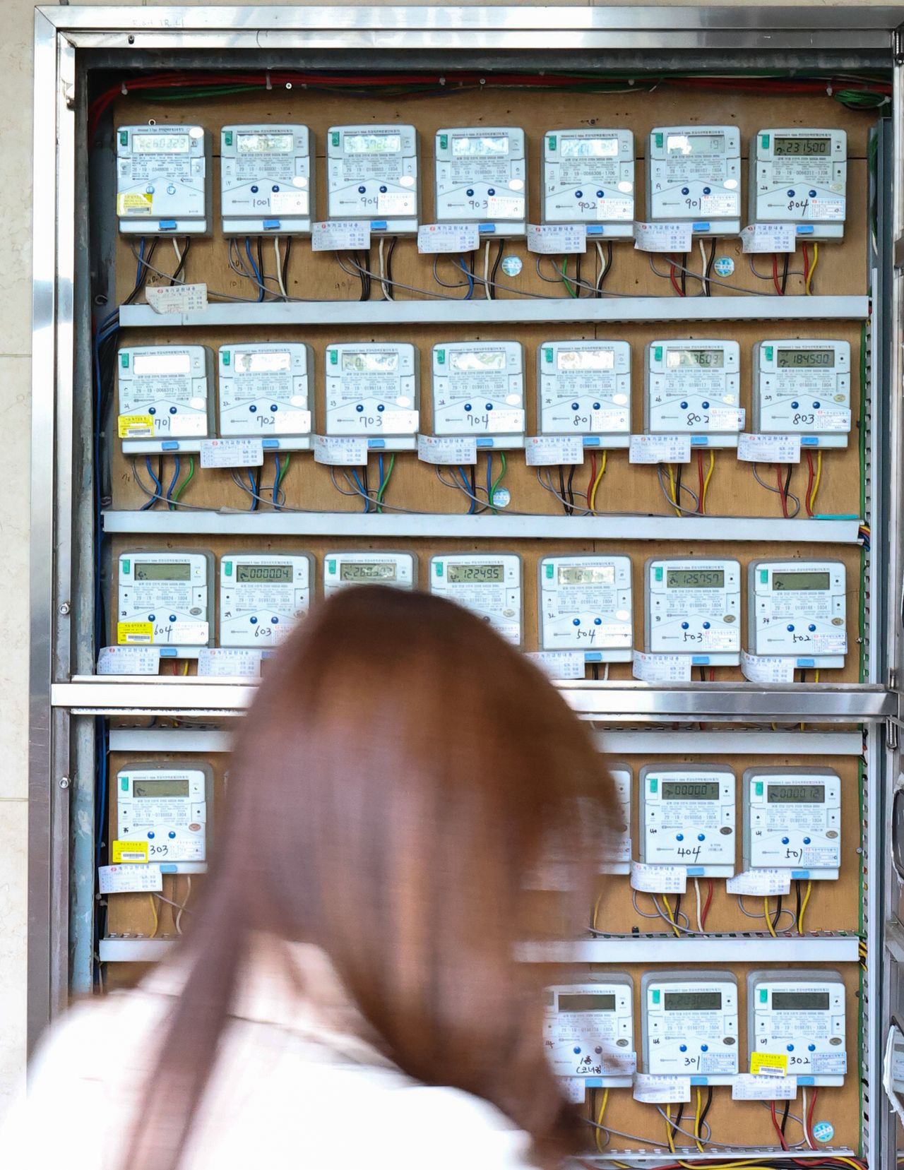 한국전력이 올해 2분기(4~6월) 연료비조정단가를 ‘킬로와트시(㎾h)당 5원’으로 유지한다고 23일 밝혔다. 사진은 이날 서울 중구 한 오피스텔에 설치된 전력 계량기의 모습. [뉴시스]