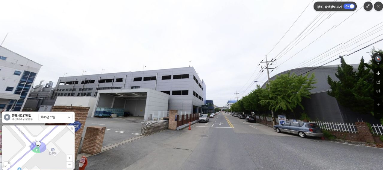 지난 20일 발생한 화재 때 9명의 직원이 불법으로 만든 2~3층 사이 휴게실에서 숨진 채 발견됐다. 2015년 7월 사진에는 2~3층 사이에 창문이 없는 상태다. [사진 다음 로드뷰]